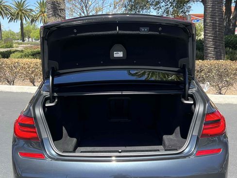 Used 2018 BMW 750i RWD image 78