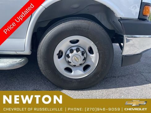 Used 2024 Chevrolet Express 2500 w/ Driver Convenience Package RWD image 33