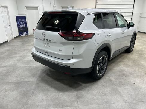 Used 2024 Nissan Rogue SV FWD image 5