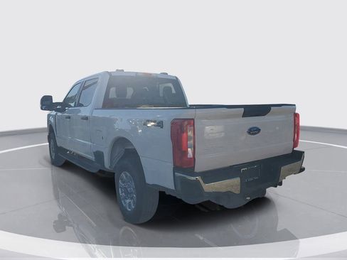 Certified 2024 Ford F250 XLT image 3