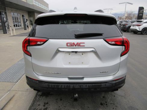 Used 2018 GMC Terrain SLE w/ Driver Convenience Package image 8