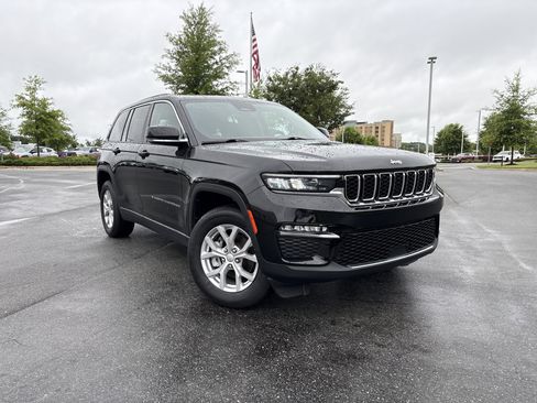 Used 2023 Jeep Grand Cherokee Limited w/ Trailer Tow Prep Group (B) AWD/4WD image 2
