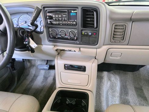 Used 2002 Chevrolet Suburban LT RWD image 20
