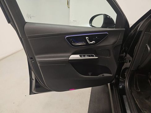 Used 2025 Mercedes-Benz GLC 300 image 21