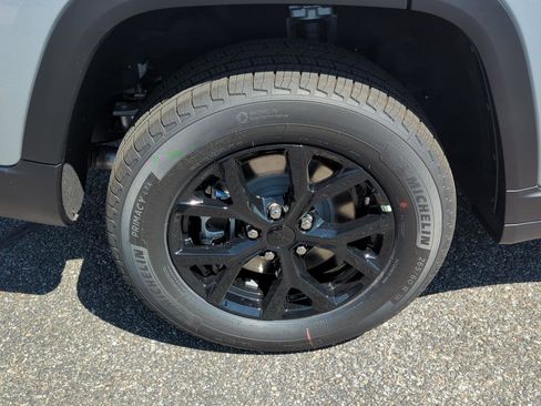 New 2025 Jeep Grand Cherokee L Altitude image 8