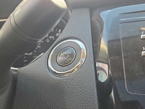 Used 2016 Nissan Rogue SV w/ SV Moonroof Package AWD/4WD image 24