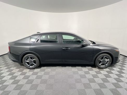 New 2025 Kia K4 LXS image 2