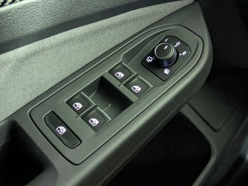 Used 2025 Volkswagen Golf R Black Edition image 21