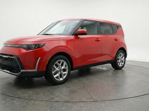 Used 2025 Kia Soul LX w/ LX Technology Package image 3