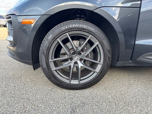 Used 2025 Porsche Macan image 27