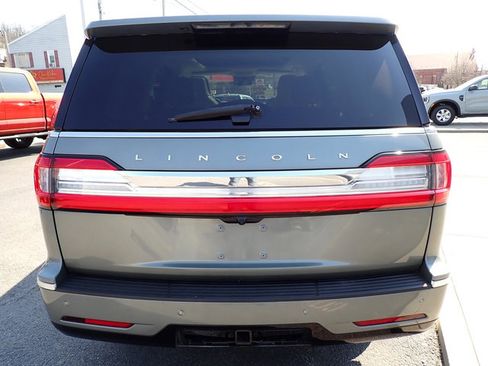 Used 2019 Lincoln Navigator Reserve image 4