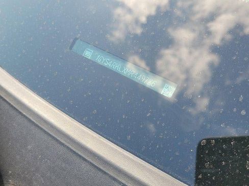 Used 2021 Cadillac Escalade ESV Sport Platinum image 10