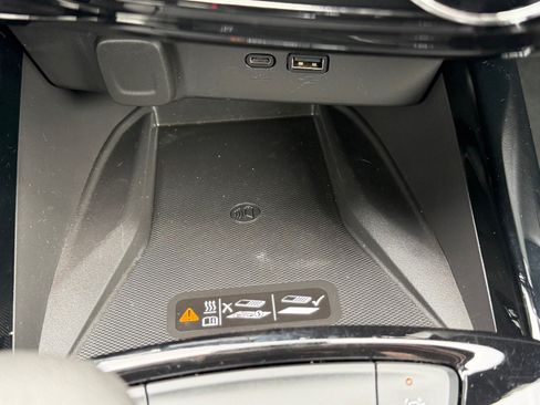 Used 2025 Chevrolet Trax RS w/ Sunroof Package FWD image 28