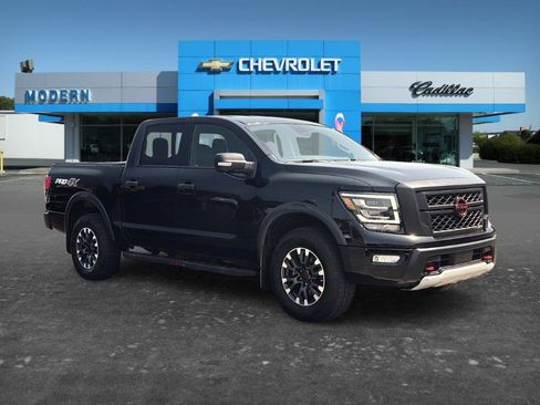 Used 2023 Nissan Titan PRO-4X w/ Pro-4x Convenience Package AWD/4WD image 6