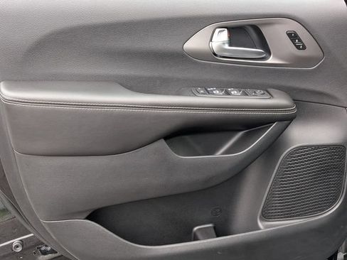 New 2027 Chrysler Pacifica Select FWD image 14