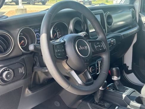Used 2023 Jeep Wrangler Unlimited Sport AWD/4WD image 7