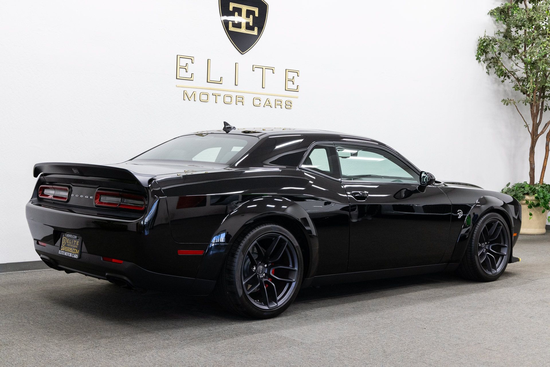 Used 2019 Dodge Challenger SRT Hellcat RWD image 11