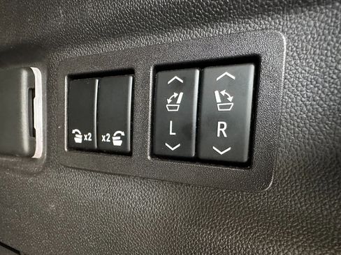 Used 2021 Chevrolet Suburban High Country image 40