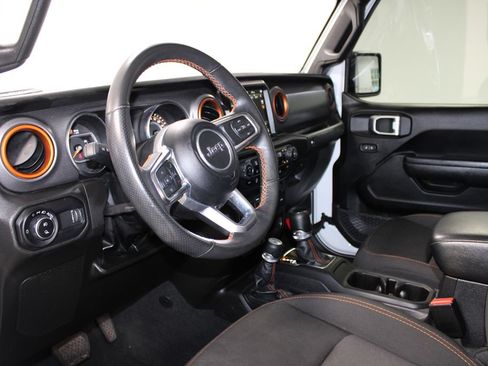 Used 2023 Jeep Gladiator Mojave AWD/4WD image 16