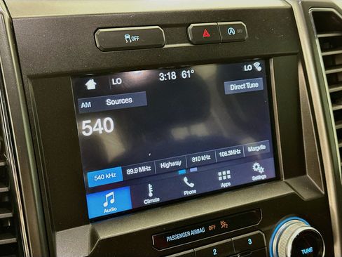 Used 2019 Ford F150 Lariat w/ Equipment Group 502A Luxury AWD/4WD image 21
