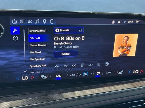 Used 2026 Chevrolet Suburban RST RWD image 30