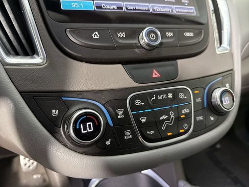 Used 2017 Chevrolet Malibu Premier w/ Premier Sun and Wheel Package FWD image 9