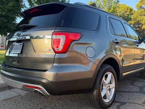 Used 2016 Ford Explorer XLT w/ Equipment Group 201A AWD/4WD image 11
