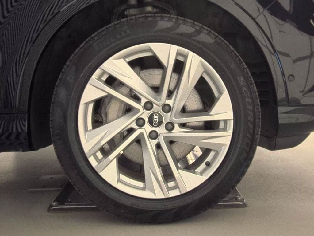 Used 2021 Audi Q7 3.0T Premium AWD/4WD image 19