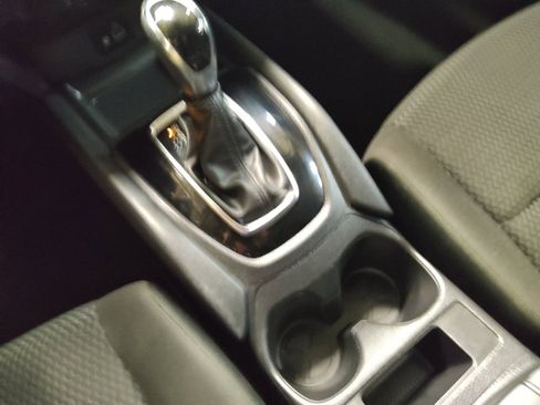 Used 2020 Nissan Rogue Sport S image 26