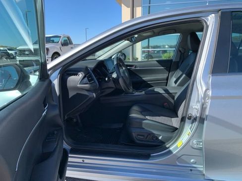 Used 2022 Toyota Camry SE image 9