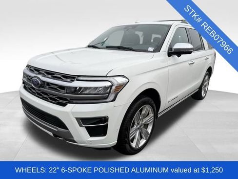 Used 2024 Ford Expedition Platinum image 3