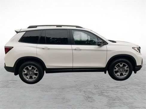 Used 2023 Honda Passport TrailSport image 2