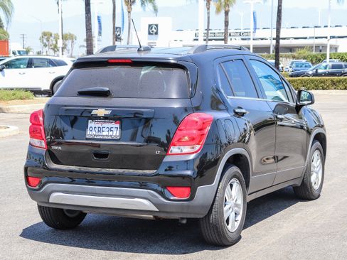Used 2020 Chevrolet Trax LT w/ LT Convenience Package FWD image 11