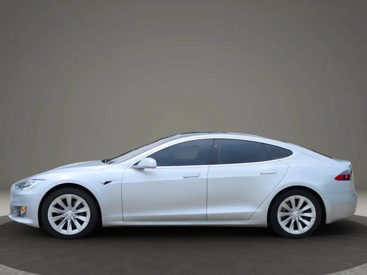 Used 2017 Tesla Model S 75D AWD/4WD image 4