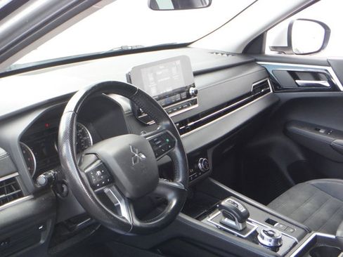 Used 2022 Mitsubishi Outlander SE AWD/4WD image 8