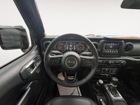 Used 2023 Jeep Gladiator Sport AWD/4WD image 13