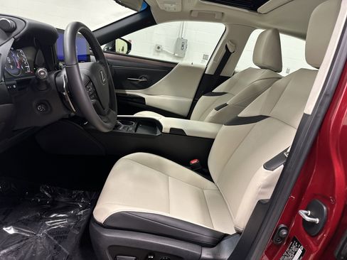 Used 2025 Lexus ES 350 w/ Premium Package image 16