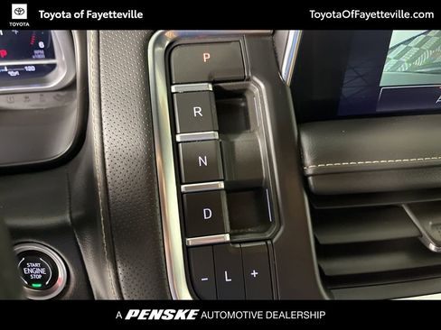 Used 2023 GMC Yukon SLT image 34