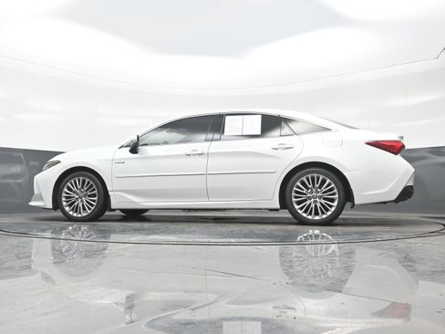 Used 2021 Toyota Avalon Limited image 31