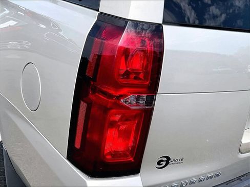Used 2017 Chevrolet Suburban Premier AWD/4WD image 32