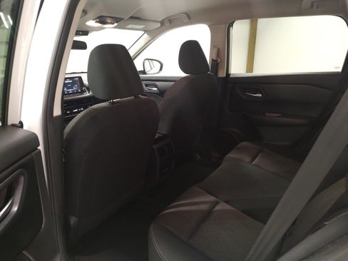 Used 2024 Nissan Rogue SV AWD/4WD image 11