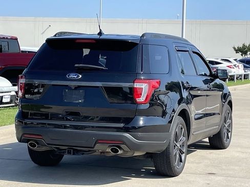 Used 2018 Ford Explorer XLT w/ Equipment Group 202A FWD image 4