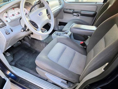 Used 2003 Ford Explorer Sport Trac 2WD image 7