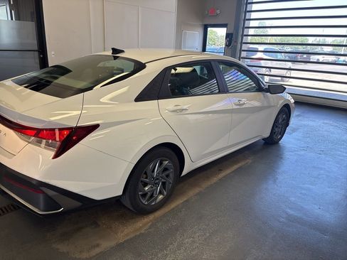 Used 2024 Hyundai Elantra SEL FWD image 8