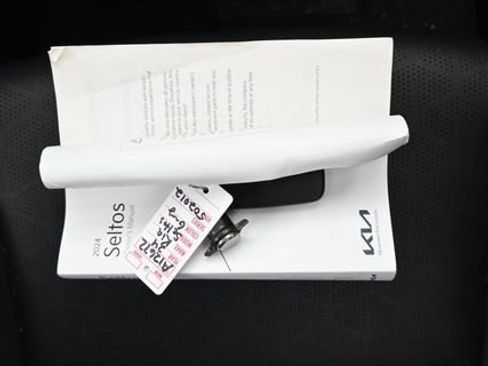 Used 2024 Kia Seltos SX image 12