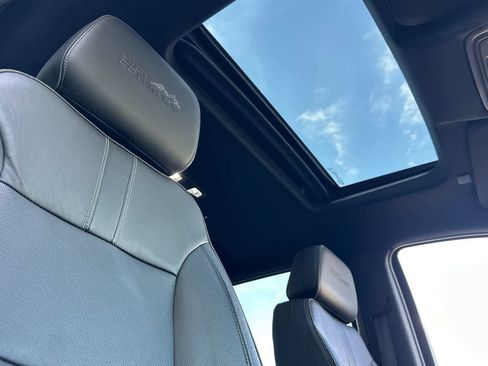 Used 2019 Chevrolet Silverado 1500 High Country image 17