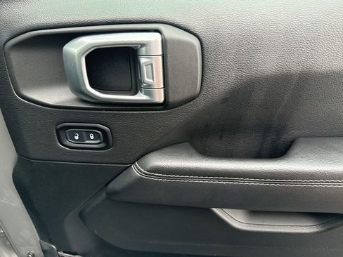 Used 2020 Jeep Wrangler Unlimited Sahara w/ Uconnect 4C Nav & Sound Group image 18