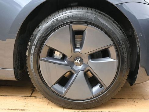 Used 2019 Tesla Model 3 Standard Range image 11