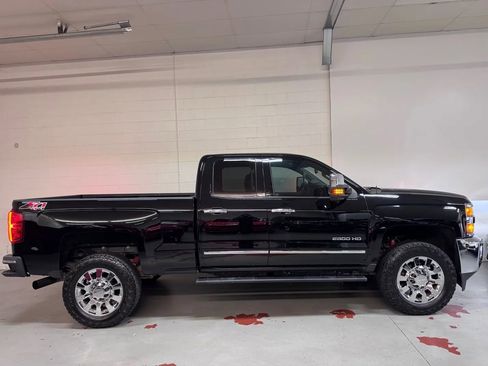 Used 2015 Chevrolet Silverado 2500 LTZ w/ LTZ Plus Package image 2