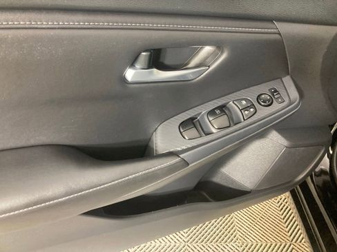 Used 2025 Nissan Sentra SV FWD image 11